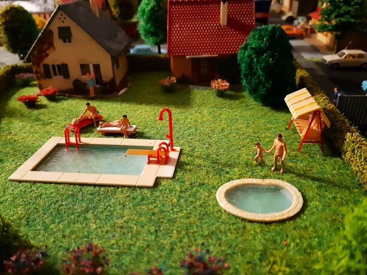 Ein Bild, das Gras, drauen, Rasen, festlegen enthlt.

Automatisch generierte Beschreibung