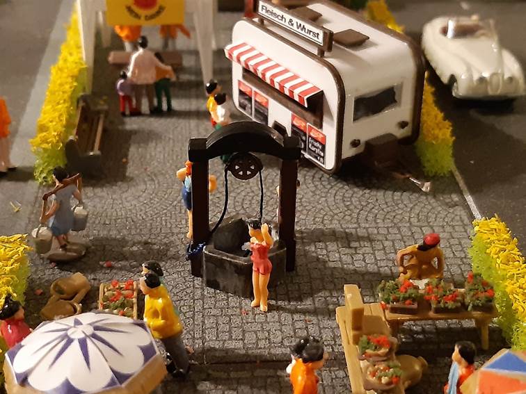 Ein Bild, das Kuchen, drinnen, Geburtstag, ausgestaltet enthlt.

Automatisch generierte Beschreibung