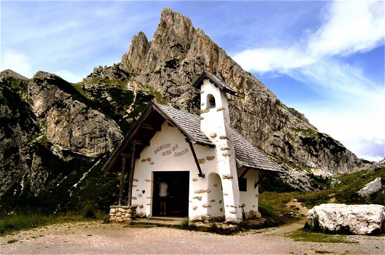 Ein Bild, das Berg, Stein, drauen, Natur enthlt.

Automatisch generierte Beschreibung