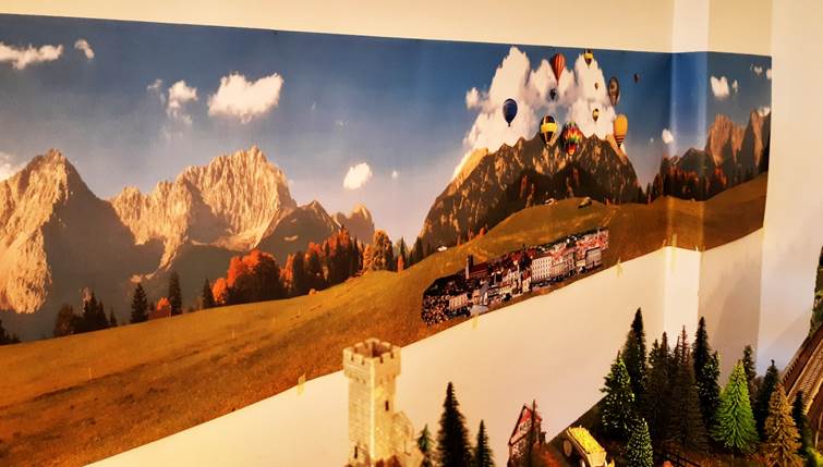 Ein Bild, das Text, Schnee, Berg, Tag enthlt.

Automatisch generierte Beschreibung