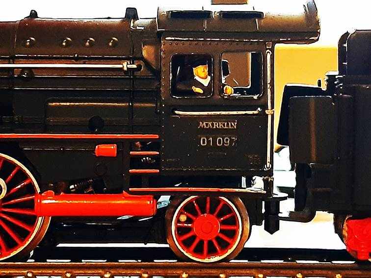 Ein Bild, das Zug, Dampf, Eisenbahn, Rad enthlt.

Automatisch generierte Beschreibung