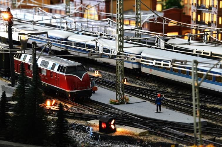 Ein Bild, das drauen, Fahrzeug, Transport, Zug enthlt.

Automatisch generierte Beschreibung