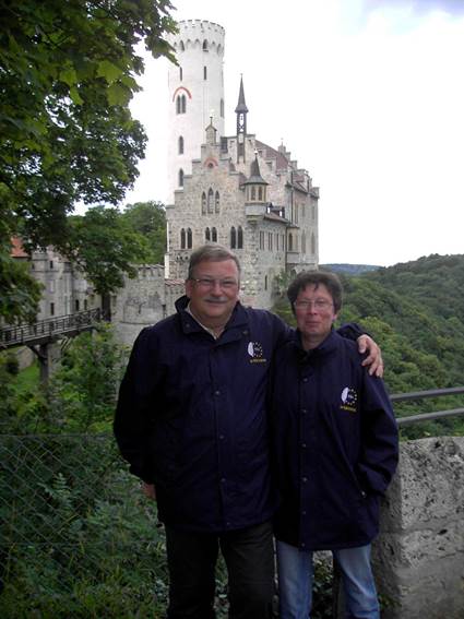 Ein Bild, das Kleidung, drauen, Person, Mann enthlt.

Automatisch generierte Beschreibung