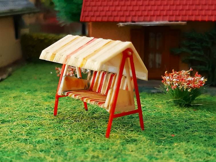 Ein Bild, das Gras, draußen, rot, Rasen enthält.
Automatisch generierte Beschreibung