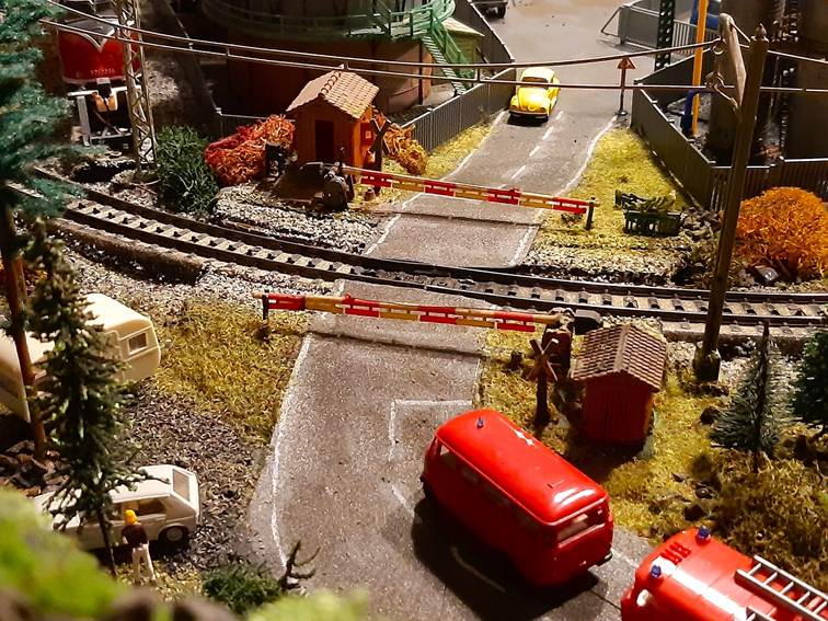 Ein Bild, das Maßstabsmodell, Fahrzeug, Zug, Pflanze enthält.
Automatisch generierte Beschreibung