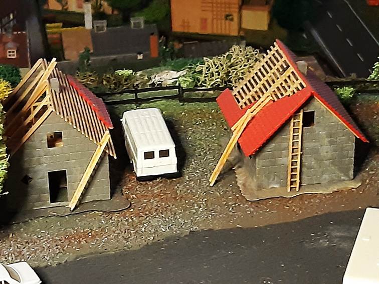 Ein Bild, das Maßstabsmodell, Miniatur, draußen, Gebäude enthält.
Automatisch generierte Beschreibung