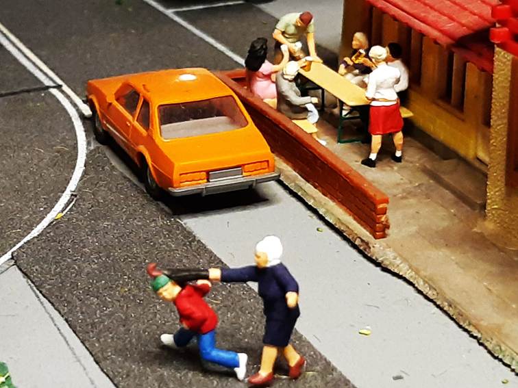 Ein Bild, das Fahrzeug, Landfahrzeug, Auto, Maßstabsmodell enthält.
Automatisch generierte Beschreibung