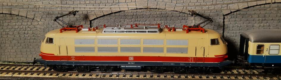 Ein Bild, das Transport, Zug enth�lt.

Automatisch generierte Beschreibung