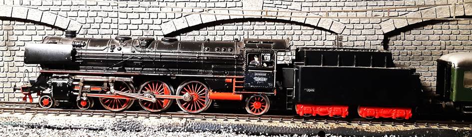 Ein Bild, das Eisenbahn, Zug, Dampfmaschine, Lokomotive enthält.
Automatisch generierte Beschreibung