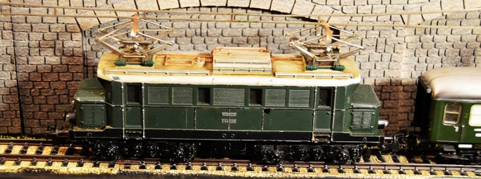 Ein Bild, das Transport, Ziegelstein, Zug enthält.
Automatisch generierte Beschreibung