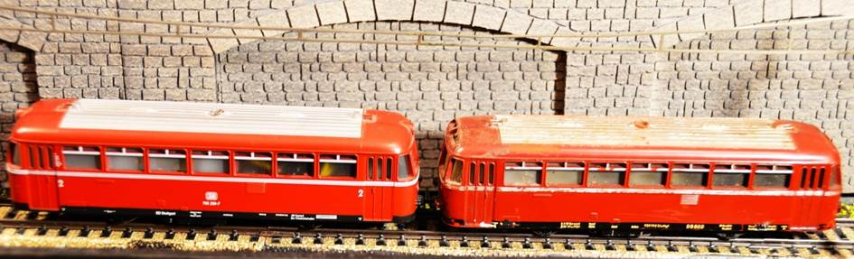 Ein Bild, das Zug, Transport, rot enthält.
Automatisch generierte Beschreibung