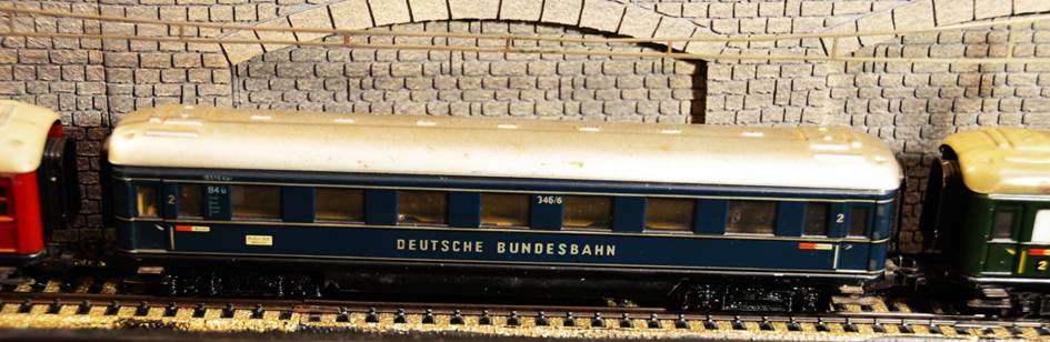 Ein Bild, das Text, Zug enthält.
Automatisch generierte Beschreibung