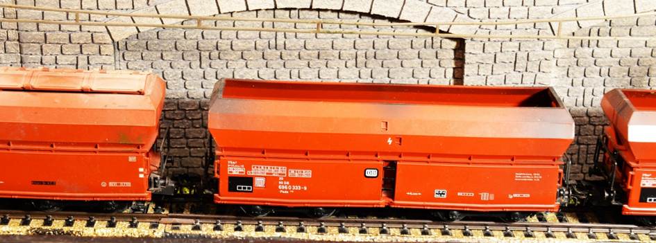 Ein Bild, das Text, orange, Transport, Zug enthält.
Automatisch generierte Beschreibung