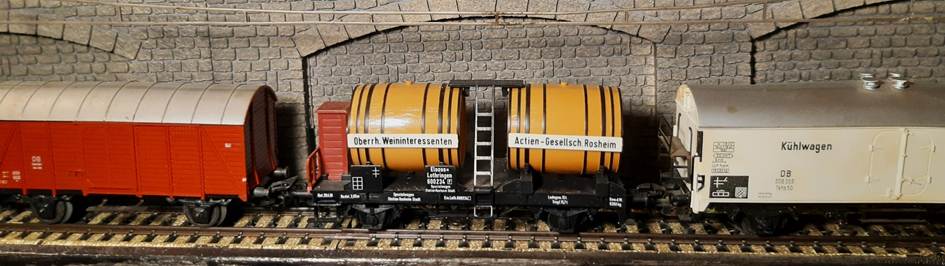 Ein Bild, das Text, Zug enthält.
Automatisch generierte Beschreibung