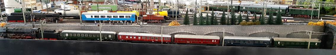 Ein Bild, das Transport, Fahrzeug, Zug, drau�en enth�lt.

Automatisch generierte Beschreibung